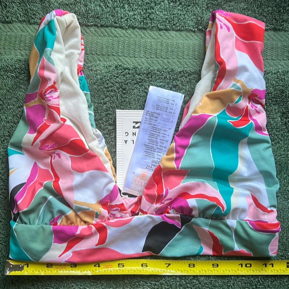 NWT Billabong Wild Sun Plunge Top swim top size medium